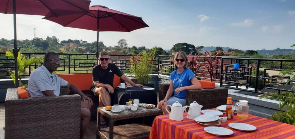 Nimaro Courts Hotel Entebbe Luaran gambar