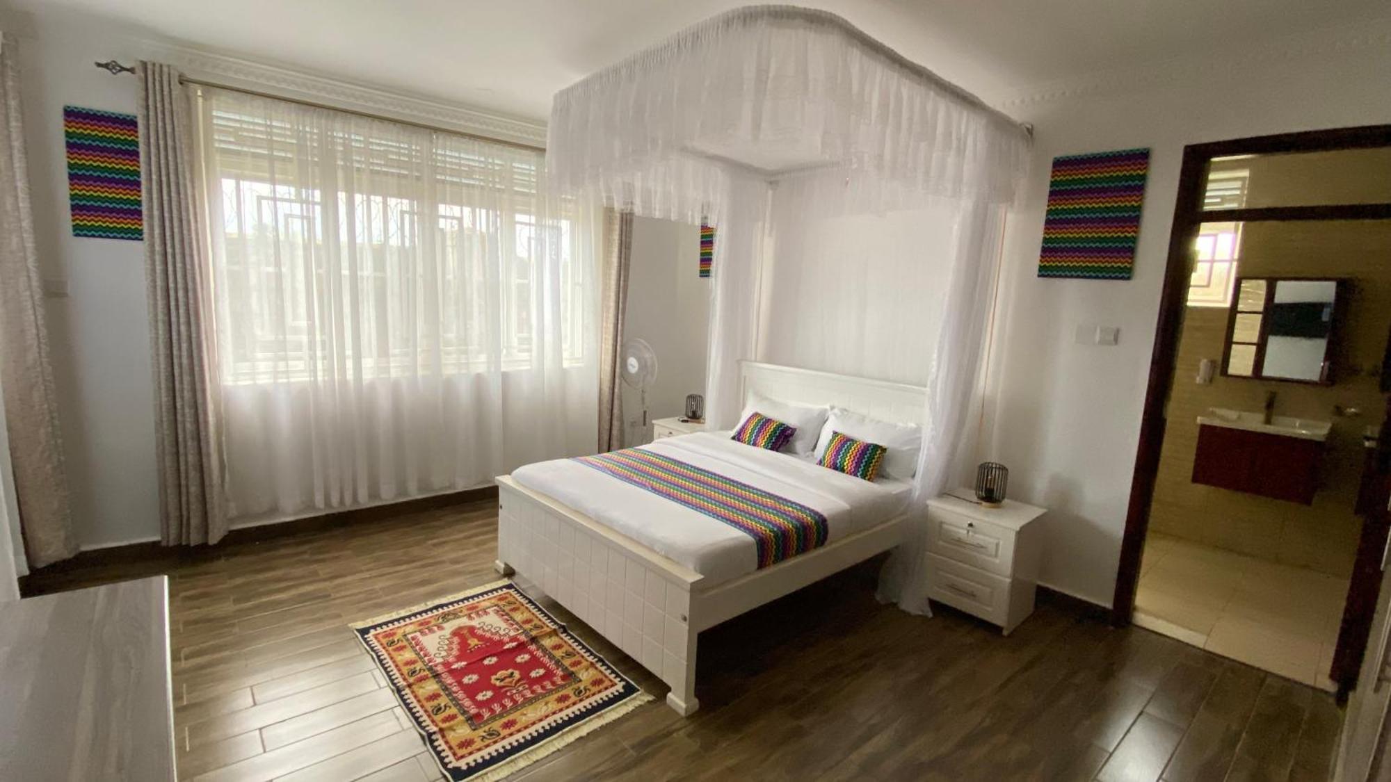 Nimaro Courts Hotel Entebbe Luaran gambar