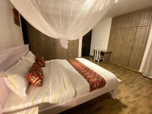 Nimaro Courts Hotel Entebbe Luaran gambar