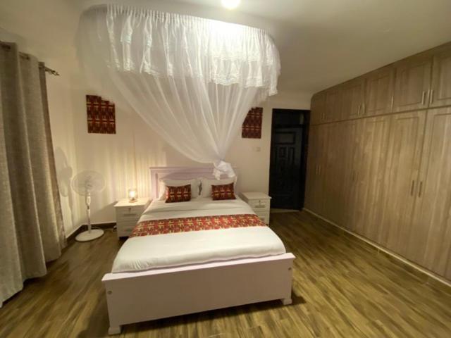 Nimaro Courts Hotel Entebbe Luaran gambar