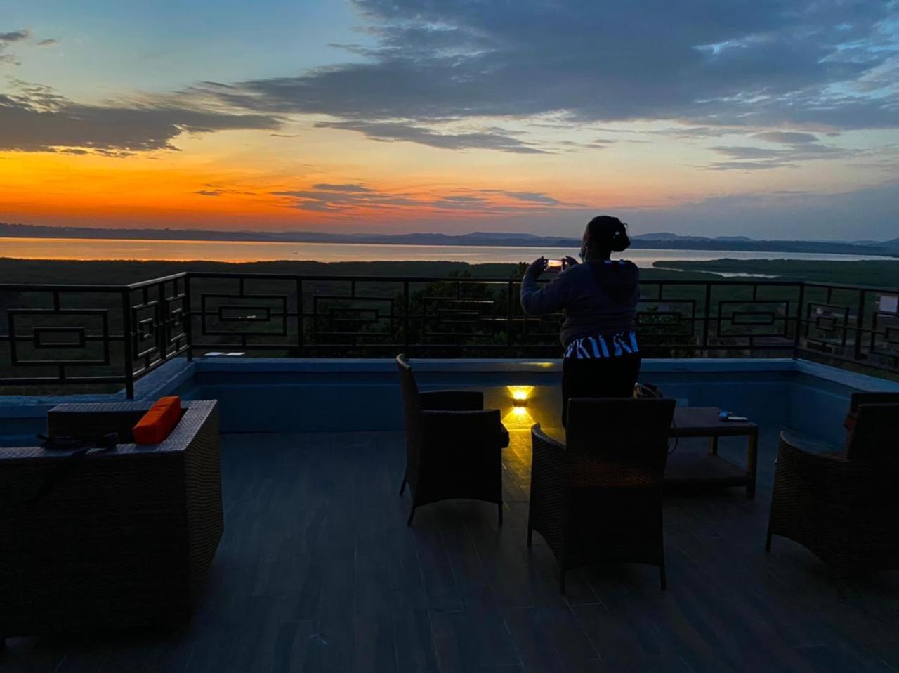 Nimaro Courts Hotel Entebbe Luaran gambar