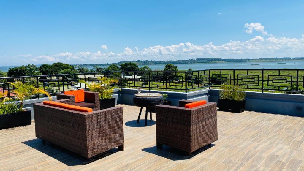 Nimaro Courts Hotel Entebbe Luaran gambar